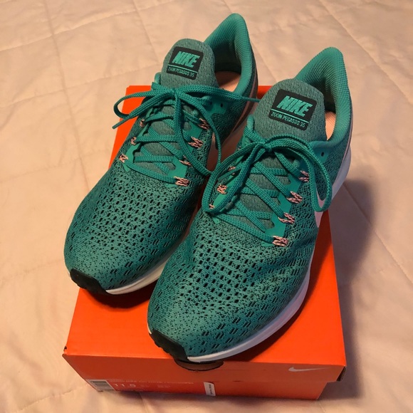 Nike Shoes - Nike Pegasus 35, size 11.5, green and pink